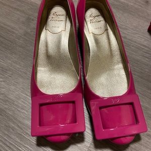 Roger Vivier pumps in pink